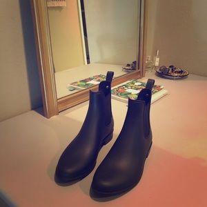 Sam Edelman black rain boots size 6.